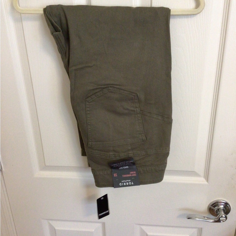 Torrid NWT skinny jeans, size 18